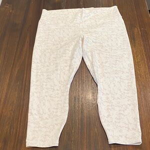 Women’s power hold Fabletics 2X cream with light  purple workout pants